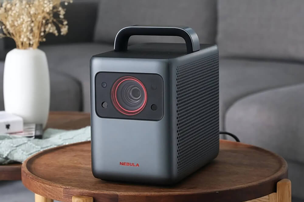 Проектор Anker Nebula Cosmos 4K на столе